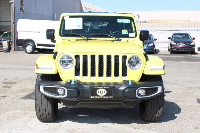 Used 2022 Jeep Wrangler Unlimited Sahara w/ Cold Weather Group AWD/4WD image 2