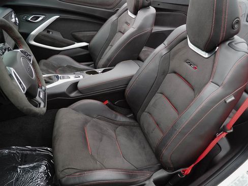 Certified 2021 Chevrolet Camaro ZL1 RWD image 21