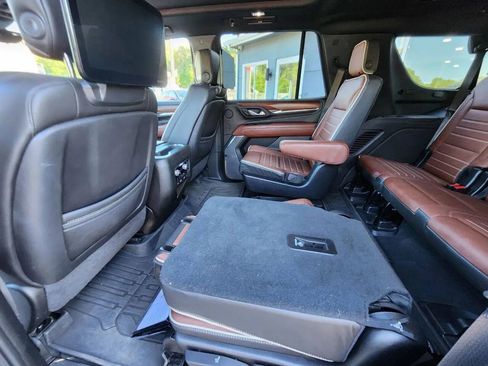 Used 2023 GMC Yukon Denali Ultimate AWD/4WD image 16