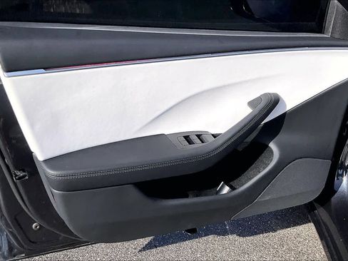 Used 2025 Tesla Model 3 Long Range image 22