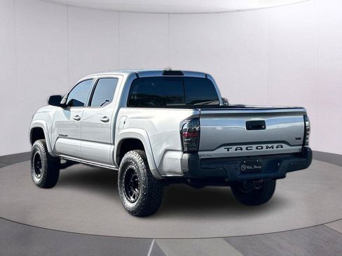Used 2021 Toyota Tacoma SR5 RWD image 3