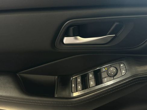 Used 2024 Nissan Rogue SV FWD image 13