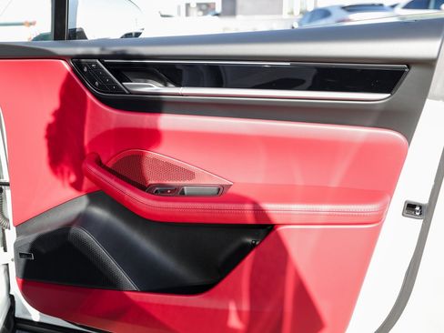 New 2025 Porsche Macan 4S Electric image 28