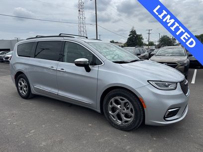 Used 2023 Chrysler Pacifica Limited
