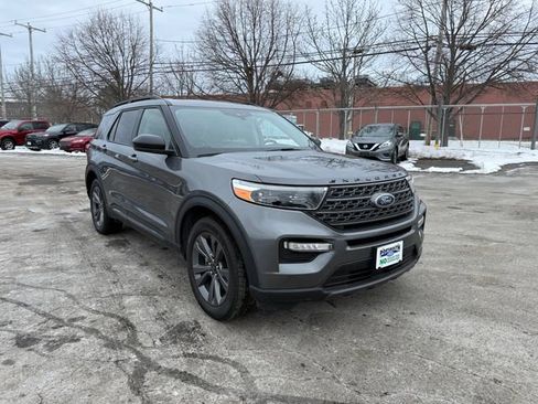 Certified 2022 Ford Explorer XLT w/ Equipment Group 202A AWD/4WD image 1