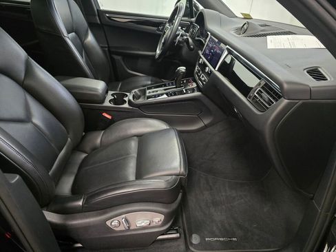 Certified 2024 Porsche Macan image 22