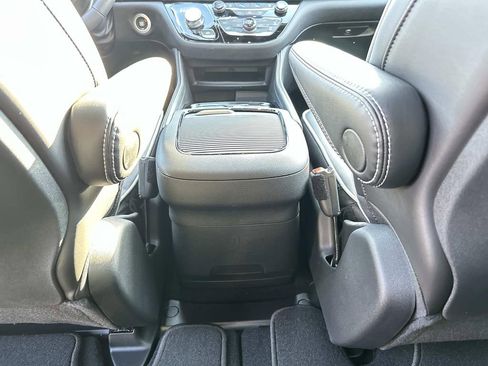 New 2026 Chrysler Pacifica Limited w/ S Appearance Package image 12