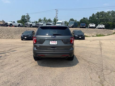 Used 2017 Ford Explorer XLT w/ Equipment Group 202A AWD/4WD image 4