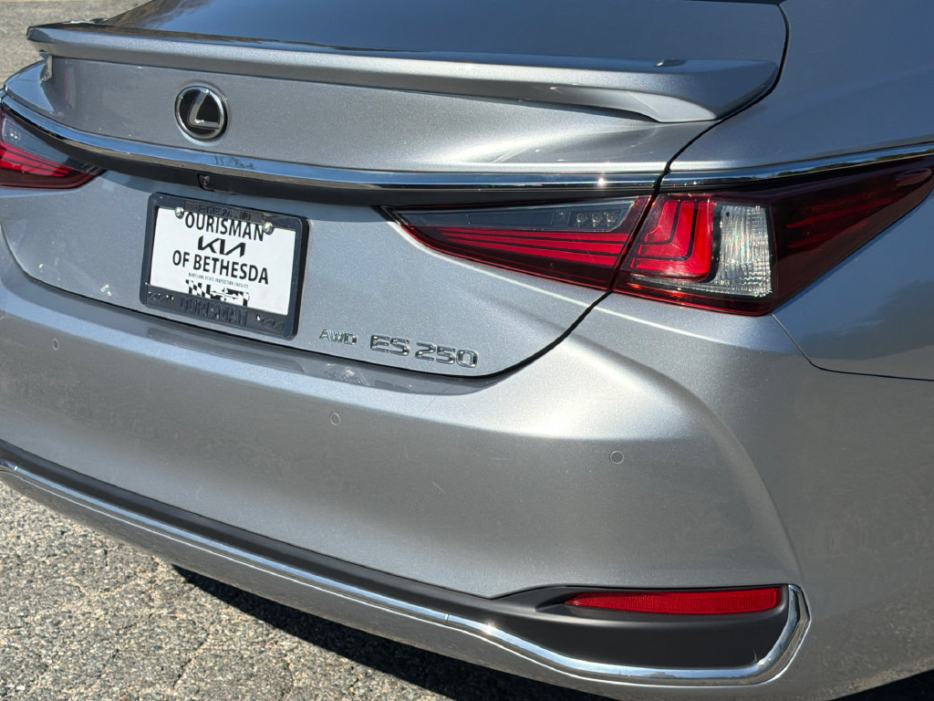 Used 2023 Lexus ES 250 w/ Premium Package AWD/4WD image 5
