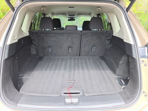 Certified 2025 Nissan Rogue SV FWD image 34