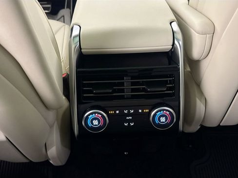 New 2026 Land Rover Range Rover Long Wheelbase SE AWD/4WD image 24