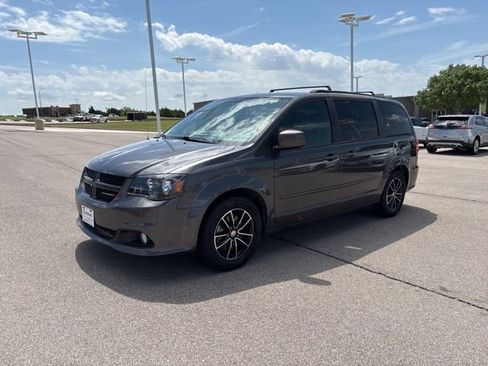Used 2017 Dodge Grand Caravan GT image 1