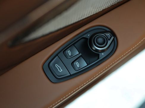 Used 2024 Aston Martin DB12 Convertible image 43