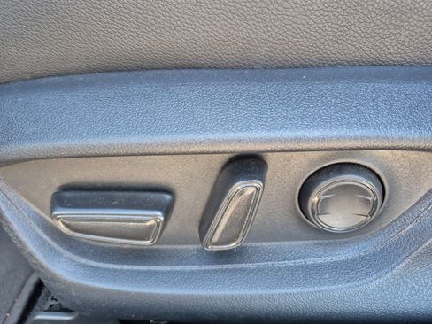 Used 2025 Toyota Camry SE FWD image 14