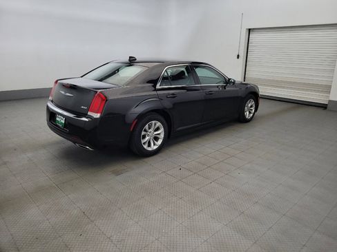 Used 2019 Chrysler 300 Touring RWD image 10