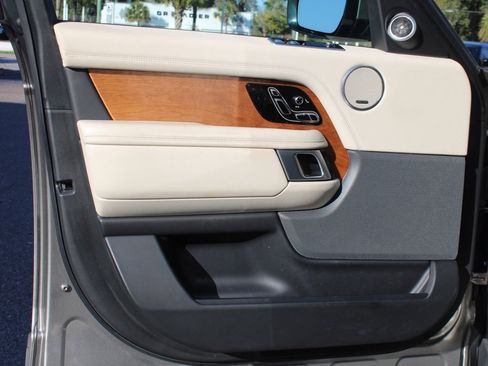 Used 2022 Land Rover Range Rover Westminster Edition image 11