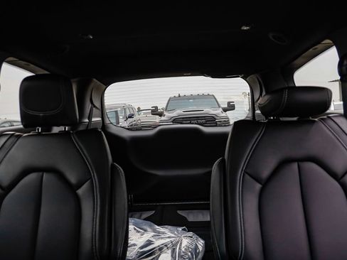 New 2027 Chrysler Pacifica Select FWD image 27