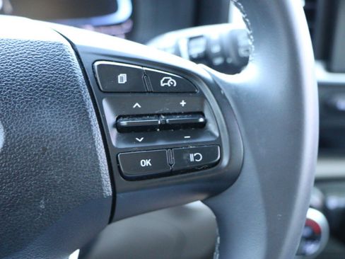 Used 2024 Hyundai Venue SEL FWD image 19