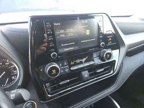 Used 2020 Toyota Highlander XLE image 15