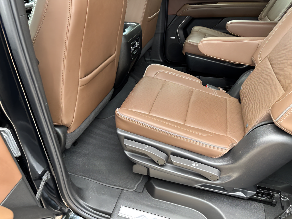Used 2023 Chevrolet Tahoe High Country AWD/4WD image 33