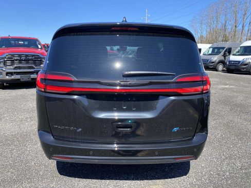 New 2023 Chrysler Pacifica Touring-L w/ S Appearance Package image 4