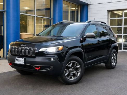 Used 2019 Jeep Cherokee Trailhawk w/ Cold Weather Group AWD/4WD image 1