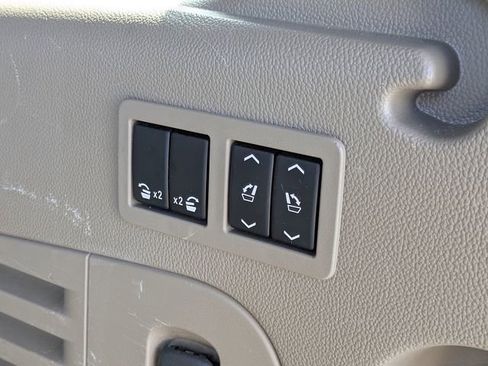 Used 2016 Chevrolet Suburban LTZ image 13