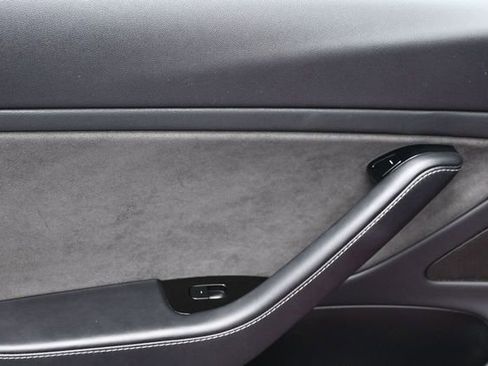 Used 2018 Tesla Model 3 Long Range RWD image 15