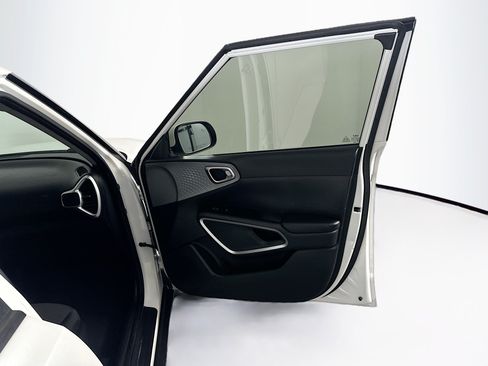 Used 2022 Kia Soul LX w/ Technology Package FWD image 31