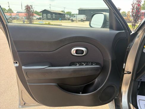 Used 2018 Kia Soul FWD image 8