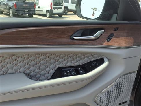 Used 2022 Jeep Grand Cherokee L Summit w/ Advanced Protech Group IV image 10