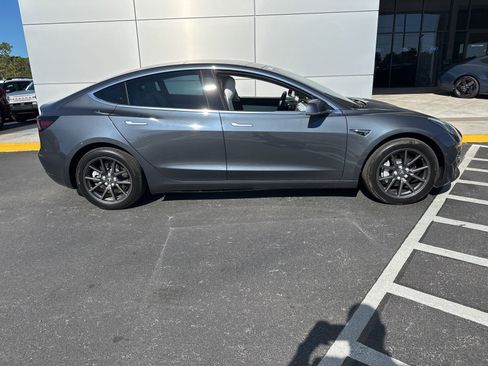 Used 2020 Tesla Model 3 Standard Range image 2