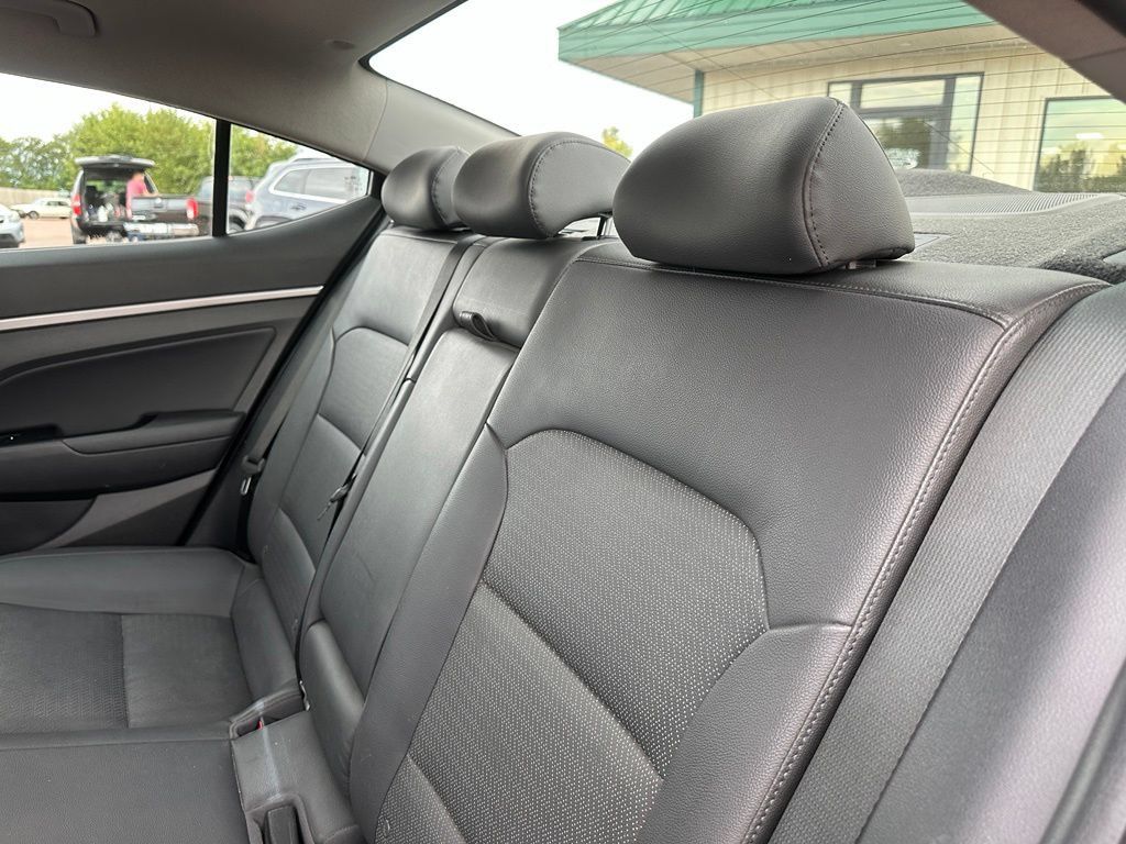 Used 2020 Hyundai Elantra Limited w/ Cargo Package (C1) FWD image 24
