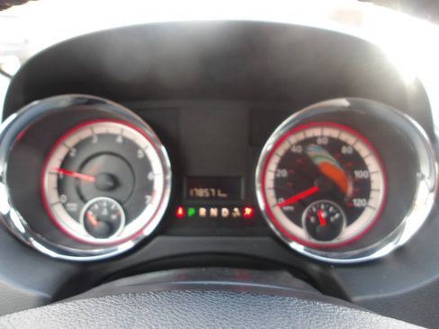 Used 2019 Dodge Grand Caravan SXT FWD image 14
