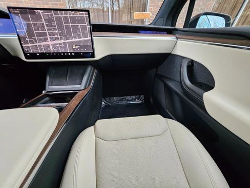 Used 2022 Tesla Model X image 44
