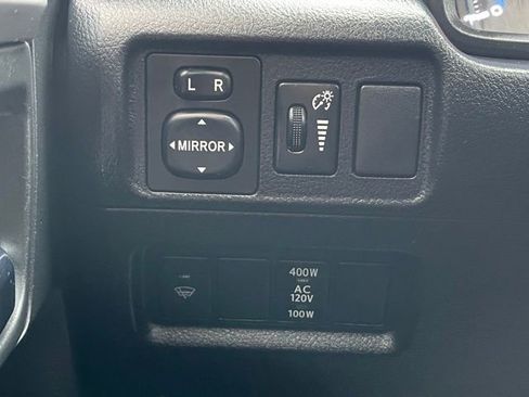 Used 2018 Toyota 4Runner SR5 Premium image 15