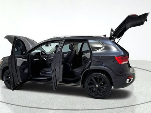 Used 2022 Volkswagen Taos SE FWD image 15
