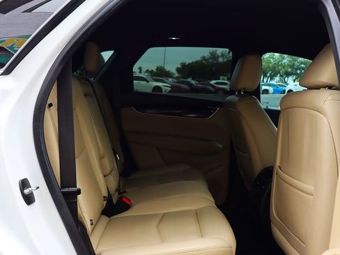 Used 2019 Cadillac XT5 FWD image 28