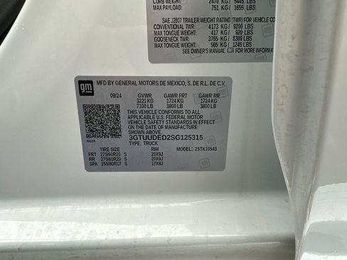 Used 2025 GMC Sierra 1500 SLT w/ SLT Premium Plus Package AWD/4WD image 30