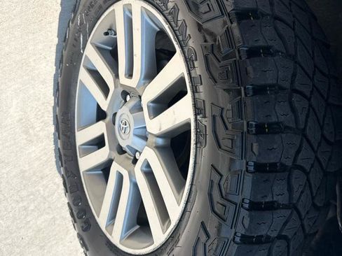 Used 2011 Toyota 4Runner Limited w/ Convenience Pkg AWD/4WD image 21