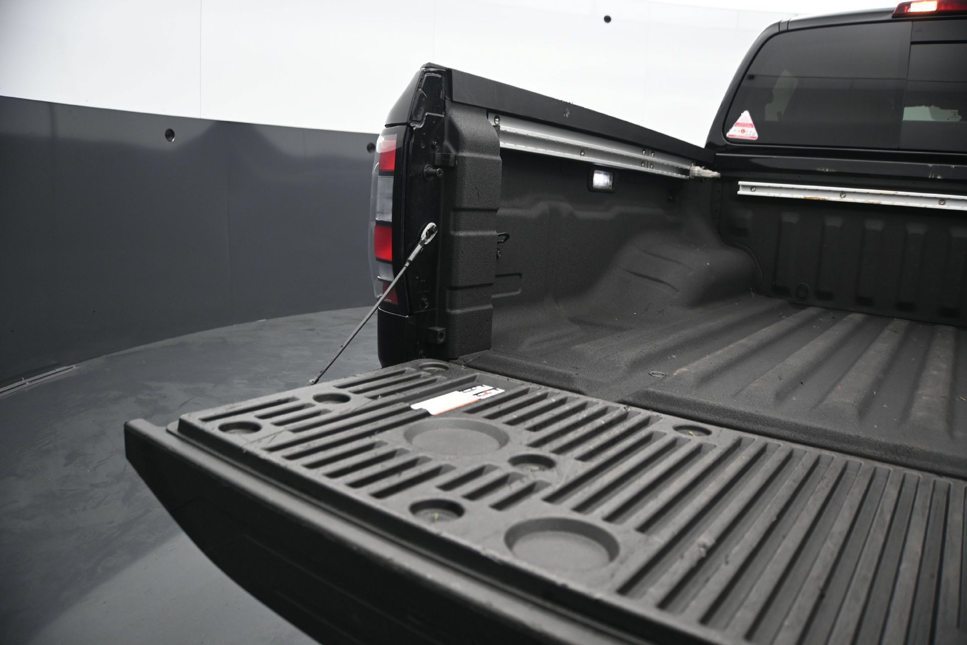 Used 2025 Nissan Frontier SV w/ SV Convenience Package AWD/4WD image 15