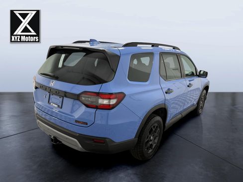 Used 2025 Honda Pilot TrailSport image 6