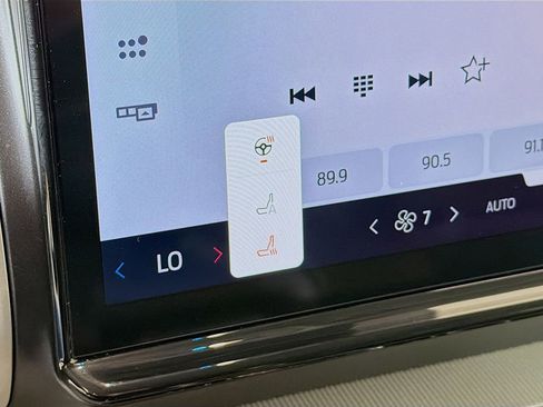 Used 2025 Ford Expedition Active image 37