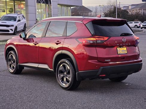 Used 2024 Nissan Rogue SV w/ SV Premium Package image 24