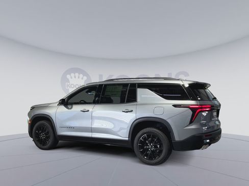 New 2026 Chevrolet Traverse LT w/ Midnight/Sport Edition FWD image 8