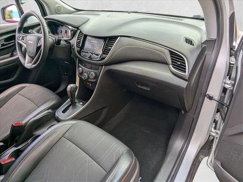 Used 2022 Chevrolet Trax LT w/ Sport Edition image 19