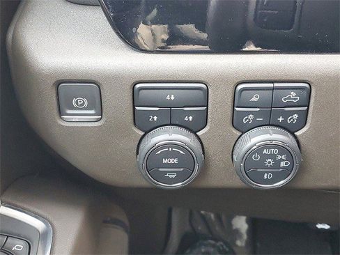 Certified 2024 Chevrolet Silverado 2500 LT w/ All Star Edition image 26