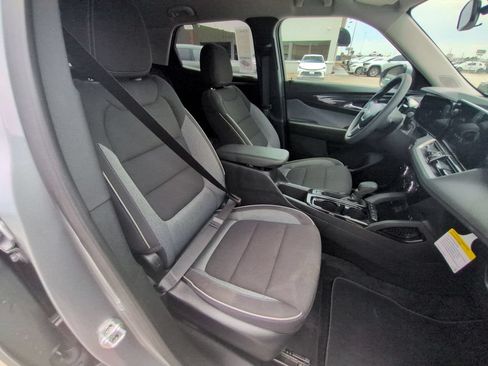Used 2025 Chevrolet TrailBlazer LT AWD/4WD image 30