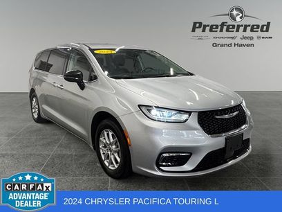 Used 2024 Chrysler Pacifica Touring-L