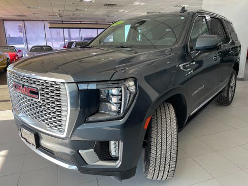 Used 2021 GMC Yukon Denali w/ Denali Premium Package image 3